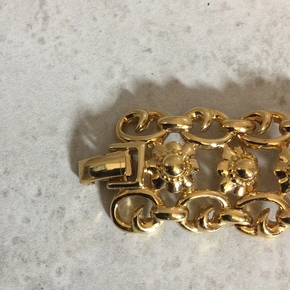 Ornate bright shiny gold 1” bracelet - Picture 5 of 8